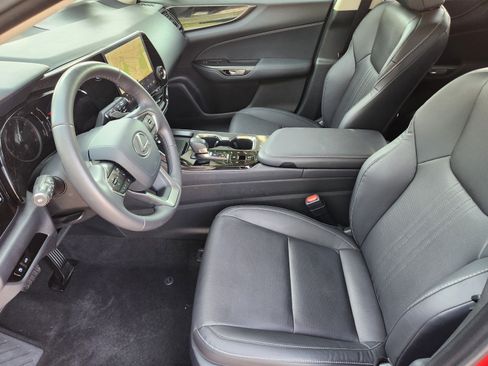 Certified 2025 Lexus NX 250 FWD w/ Cold Area Package image 5