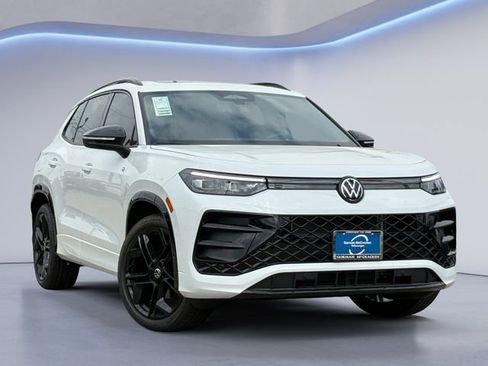 New 2026 Volkswagen Tiguan SE R-Line image 1
