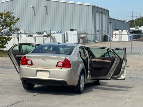 Used 2011 Chevrolet Malibu LS image 22