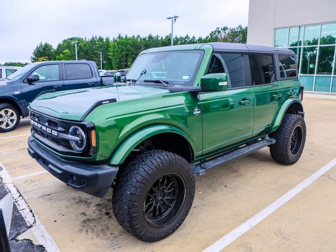 Used 2024 Ford Bronco Outer Banks AWD/4WD image 2
