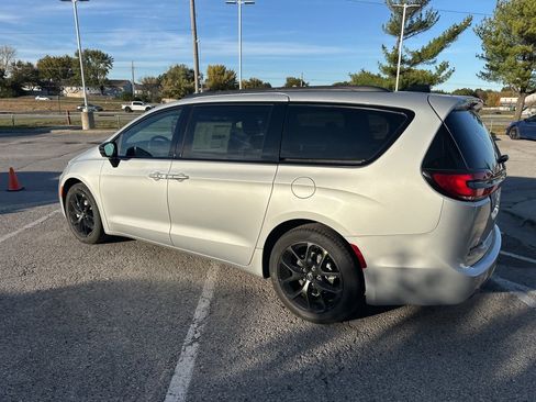 New 2026 Chrysler Pacifica Select image 23
