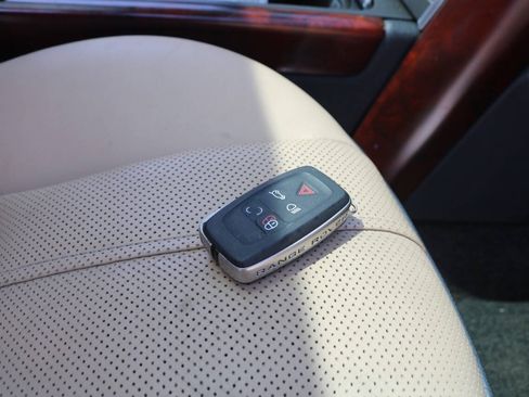 Used 2012 Land Rover Range Rover HSE LUX AWD/4WD image 32