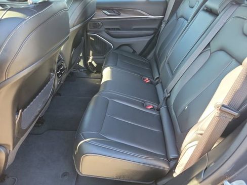 New 2024 Jeep Grand Cherokee Limited w/ Black Appearance Package image 11