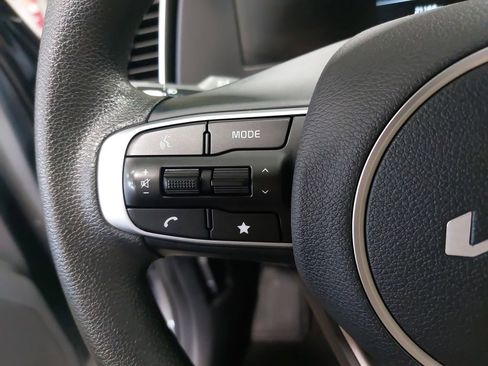 Used 2025 Kia Sportage LX image 16