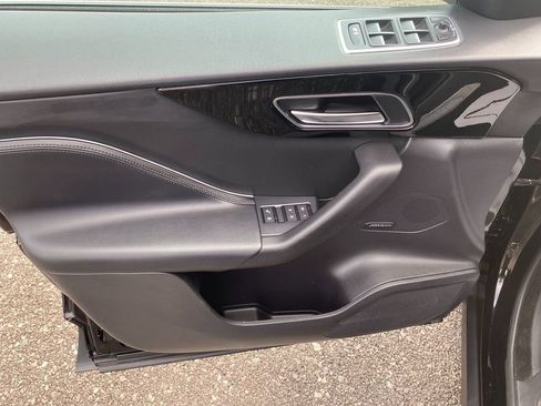 Used 2020 Jaguar F-PACE Premium image 11