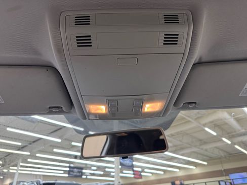 Used 2015 Volkswagen Golf S image 29