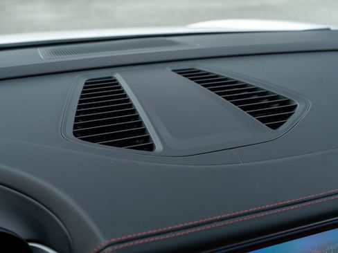 Certified 2025 Porsche Macan 4S Electric image 27