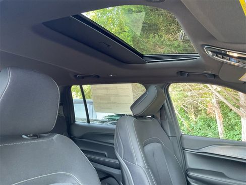 New 2025 Jeep Grand Cherokee L Laredo w/ Luxury Tech Group I image 22