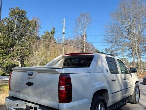 Used 2013 Chevrolet Avalanche LTZ image 6