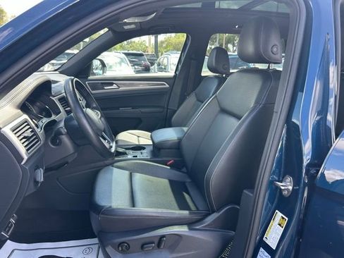 Used 2020 Volkswagen Atlas Cross Sport SE w/ Panoramic Sunroof Package image 14