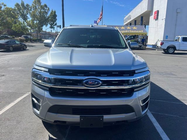 Used 2023 Ford Expedition Limited AWD/4WD image 2