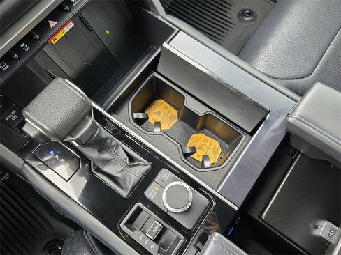 Used 2022 Toyota Tundra Platinum image 18