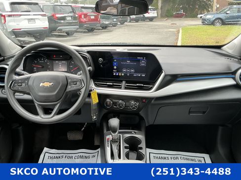 Used 2024 Chevrolet Trax LS image 15