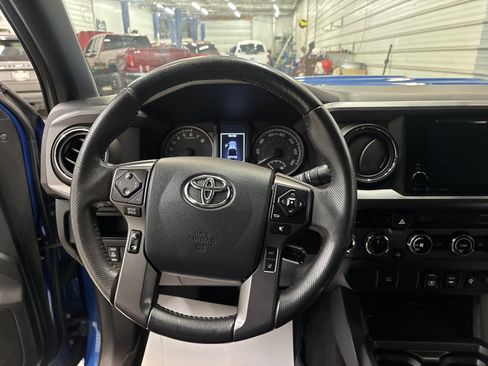 Used 2018 Toyota Tacoma TRD Sport image 13