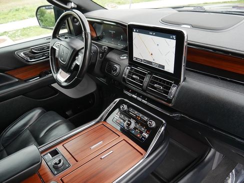 Used 2019 Lincoln Navigator Reserve AWD/4WD image 71