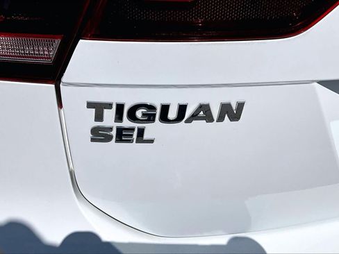 Used 2021 Volkswagen Tiguan SEL FWD image 30