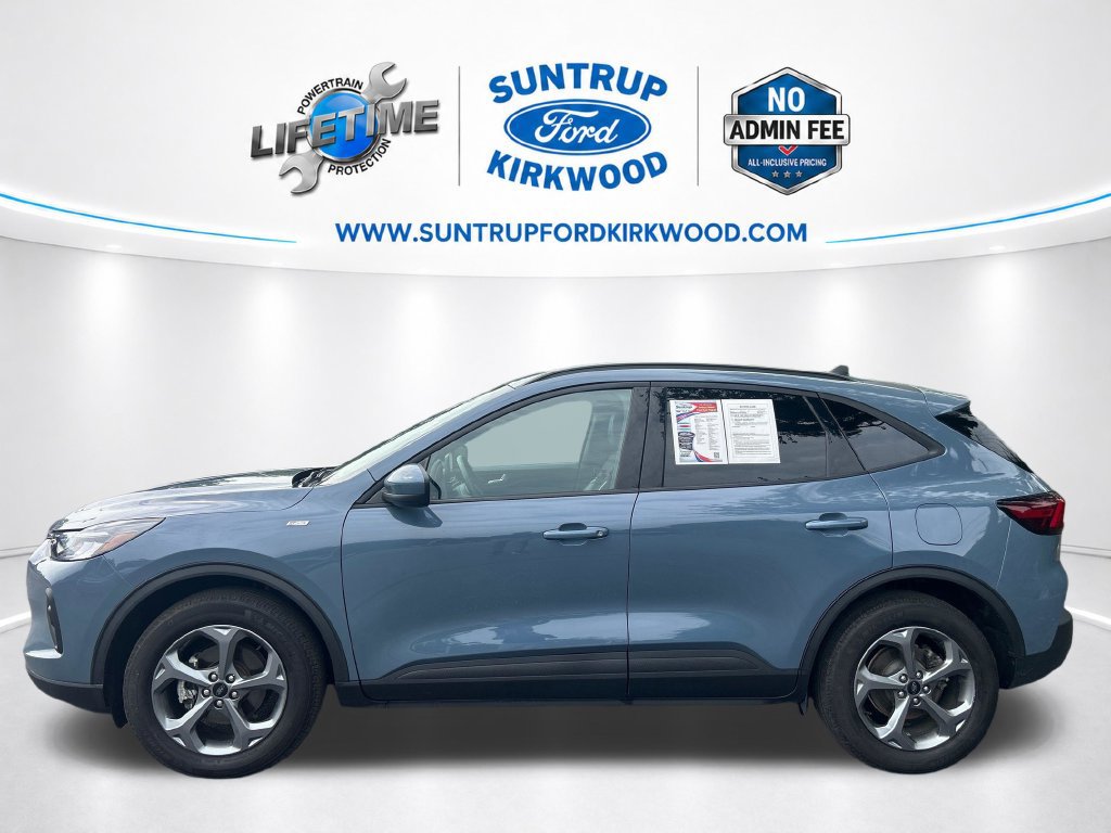 Used 2025 Ford Escape ST-Line Select AWD/4WD image 2