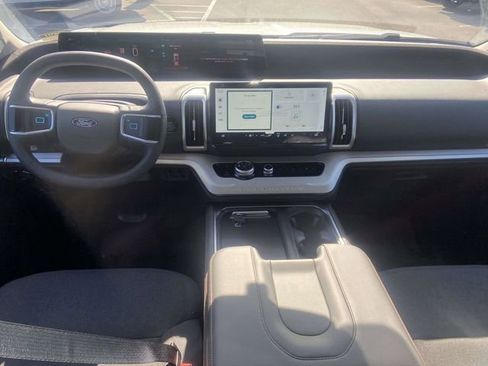 New 2025 Ford Expedition Active image 8