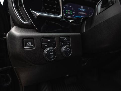 Used 2024 Chevrolet Silverado 3500 LT image 24