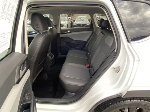 Used 2023 Volkswagen Taos SE w/ Panoramic Sunroof Package FWD image 36