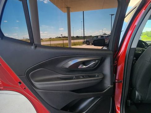 Used 2022 GMC Terrain SLE w/ Driver Convenience Package FWD image 18
