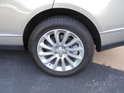 Used 2019 Land Rover Range Rover HSE image 26