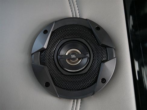 Used 2018 GMC Savana 2500 w/ Enhanced Convenience Package image 21