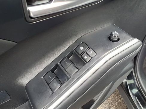 Used 2023 Toyota Highlander XLE image 11