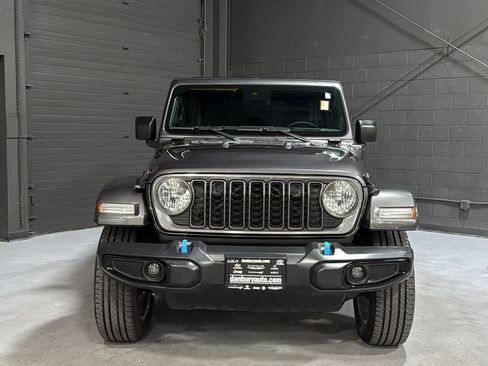 Used 2024 Jeep Wrangler Unlimited w/ Convenience Group AWD/4WD image 2