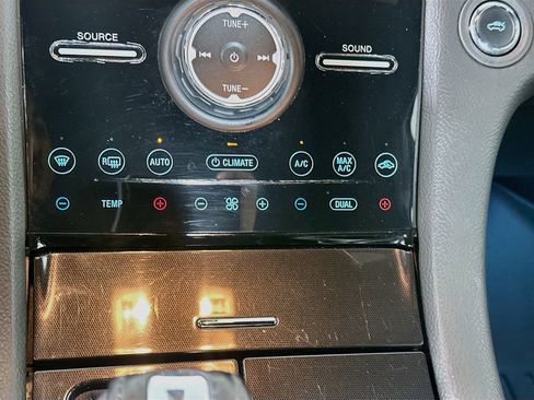 Used 2017 Ford Taurus Limited w/ Driver Assist Package FWD image 22