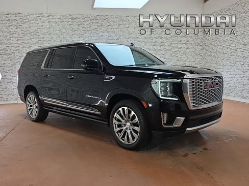 Used 2022 GMC Yukon XL Denali image 1