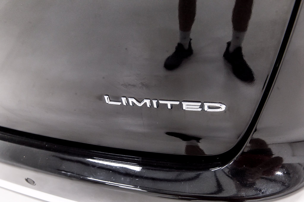 Used 2022 Chrysler Pacifica Limited FWD image 6