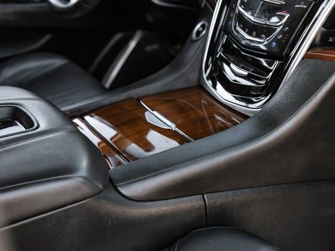 Used 2018 Cadillac Escalade Luxury RWD image 21