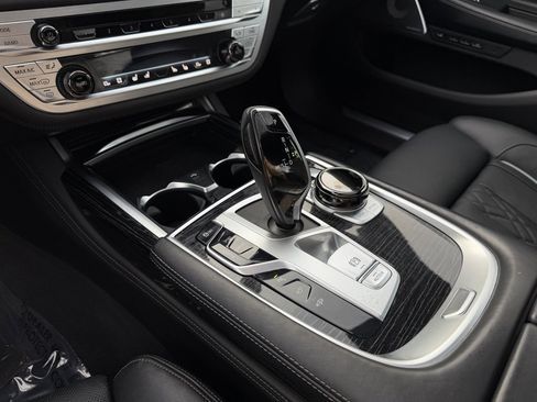 Used 2022 BMW 750i xDrive w/ Executive Package image 26