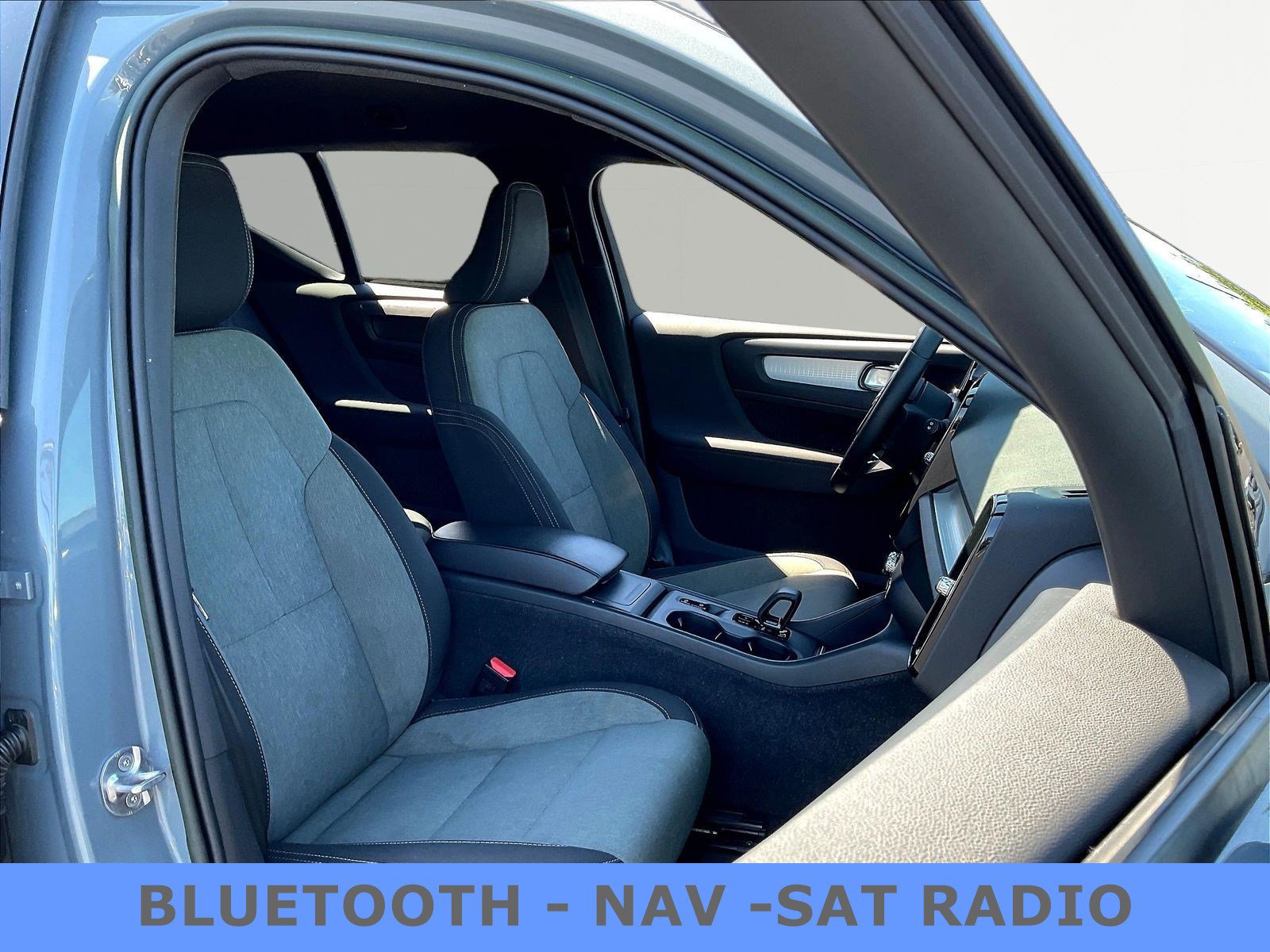 Used 2023 Volvo XC40 B5 Core AWD/4WD image 30
