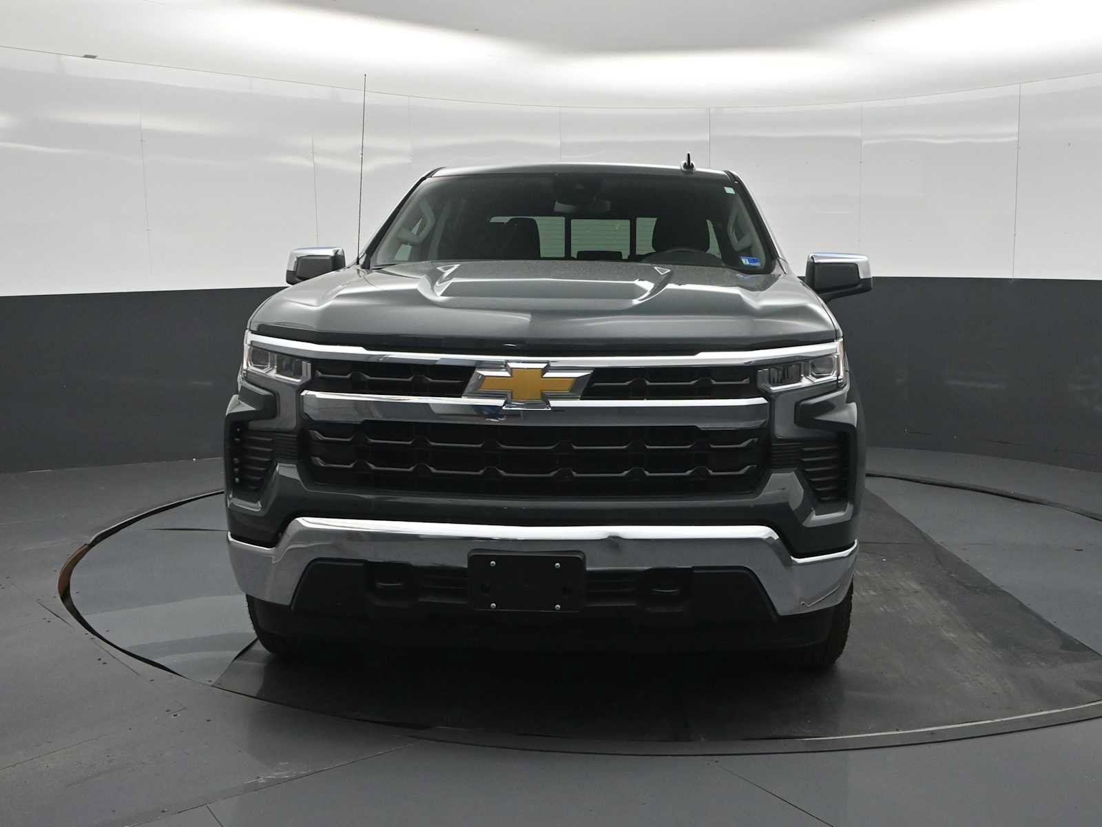 Used 2025 Chevrolet Silverado 1500 LT w/ Z71 Off-Road Package AWD/4WD image 2