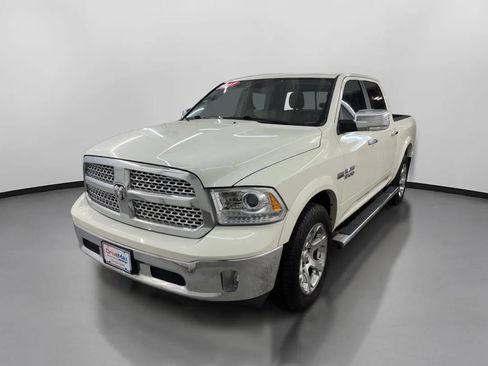 Used 2017 RAM 1500 Laramie w/ Convenience Group AWD/4WD image 4
