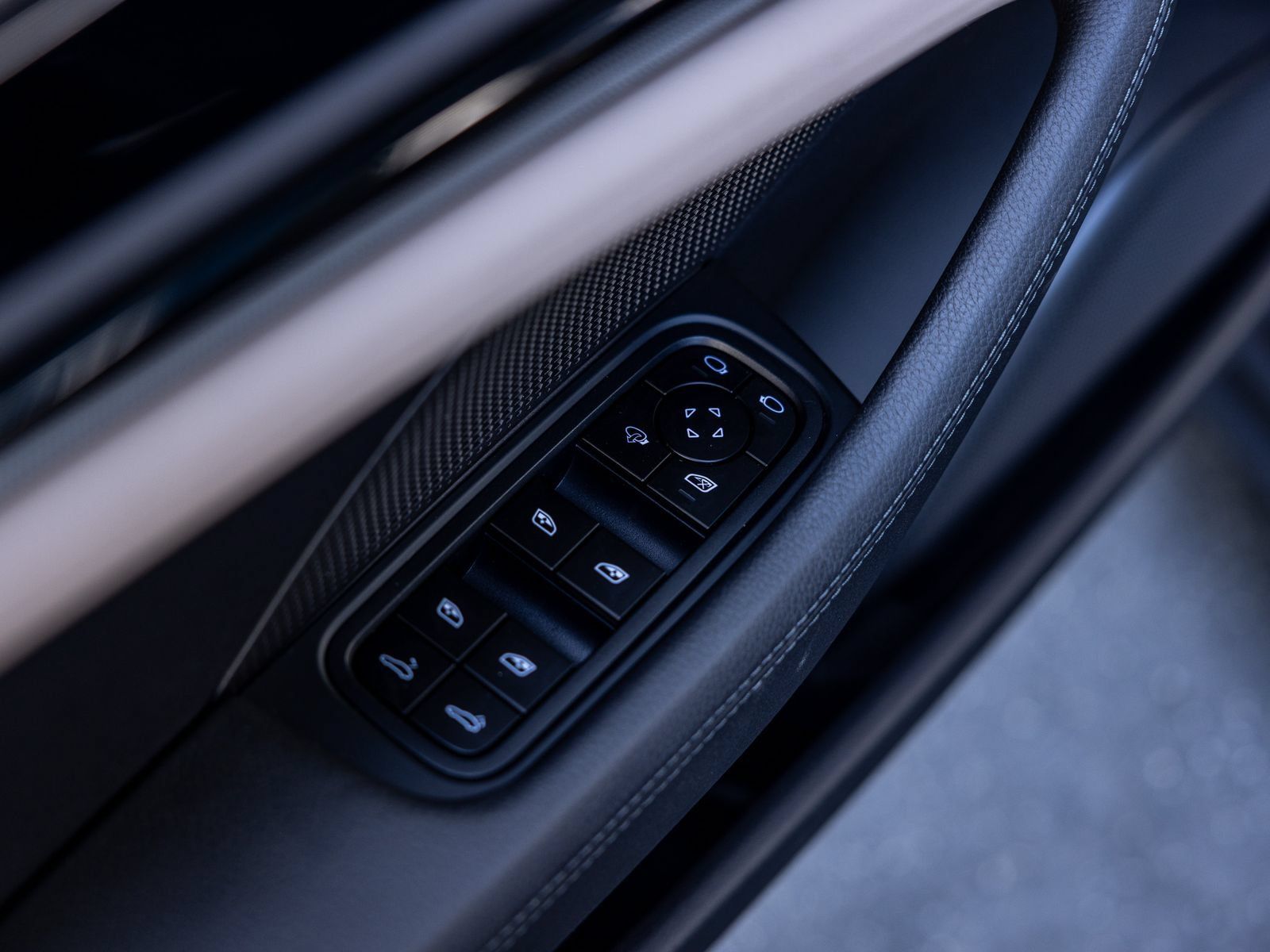 Certified 2025 Porsche Panamera image 38