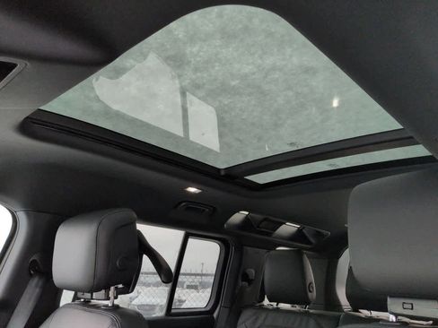 New 2026 Land Rover Defender 110 X-Dynamic SE image 18