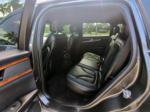 Used 2018 Lincoln MKX Reserve FWD image 12