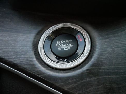 Used 2023 Jeep Grand Cherokee Limited w/ Luxury Tech Group II image 29