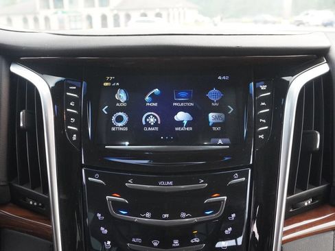 Used 2020 Cadillac Escalade ESV Luxury AWD/4WD image 44