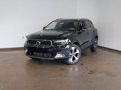 New 2025 Volvo XC40 B5 Plus w/ Protection Package Premier