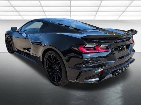 Used 2023 Chevrolet Corvette Z06 image 2