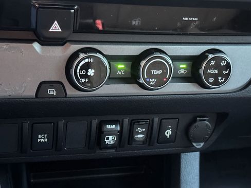 Used 2018 Toyota Tacoma TRD Sport RWD image 21