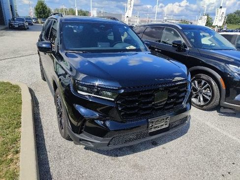 Used 2025 Honda Pilot Black Edition image 13