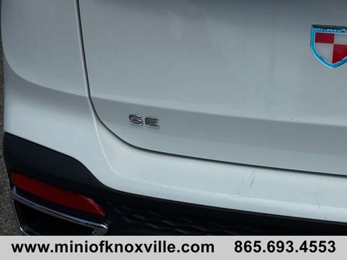Used 2024 Volkswagen Taos SE FWD image 11