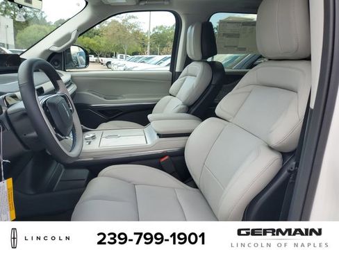 New 2026 Lincoln Navigator L Reserve AWD/4WD image 18