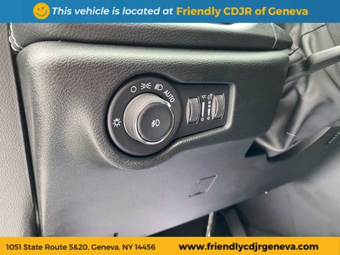 New 2026 Chrysler Pacifica Select image 25