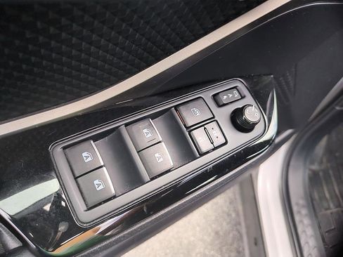 Used 2019 Toyota C-HR XLE FWD image 12